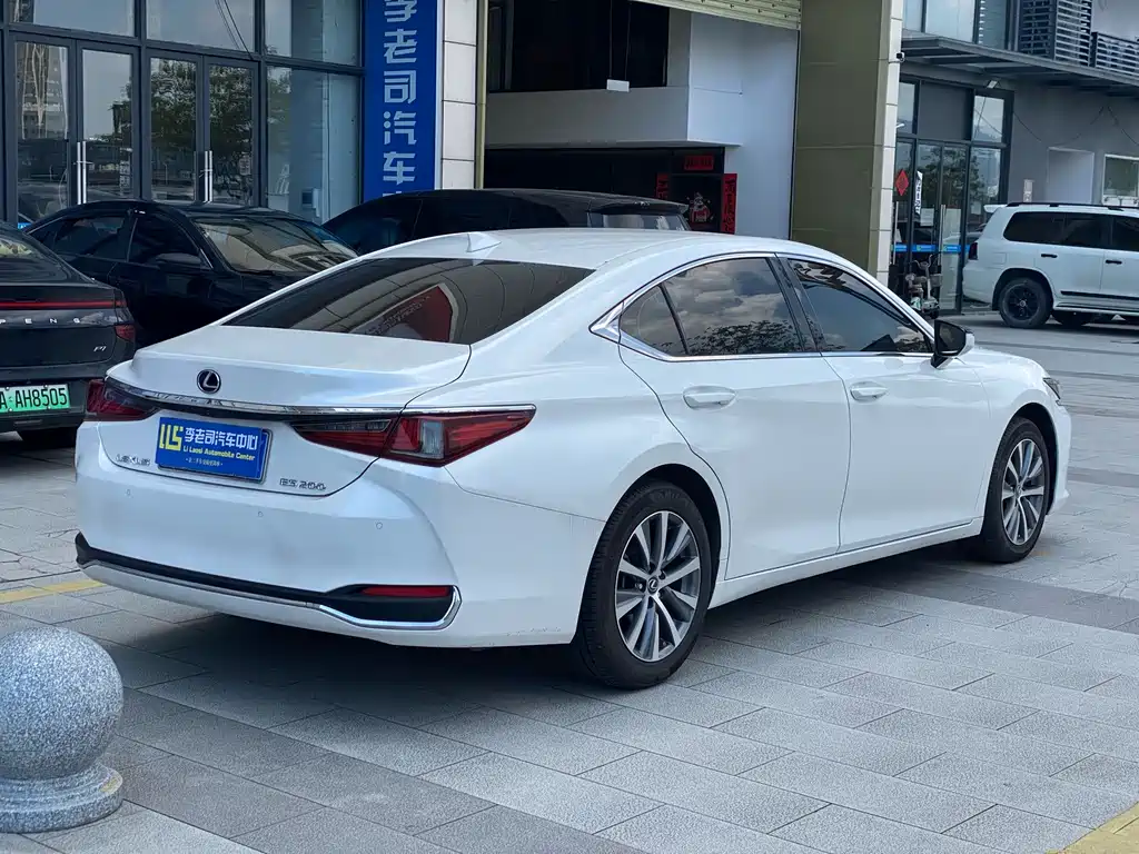 Lexus ES — миниатюра 5