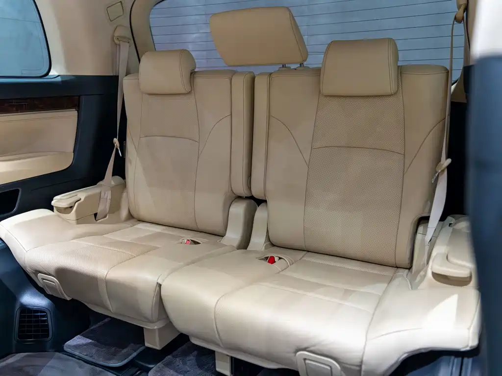 Toyota Alphard — миниатюра 15