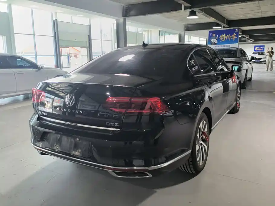 Volkswagen Magotan PHEV — миниатюра 3