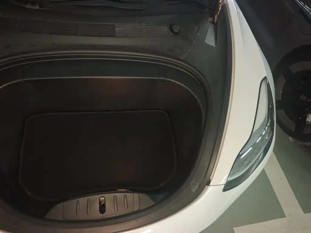 Tesla Model 3 — миниатюра 20