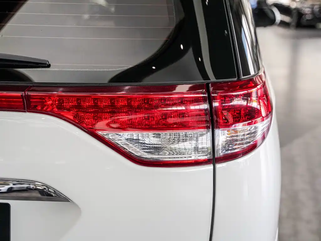 Toyota Previa — миниатюра 16