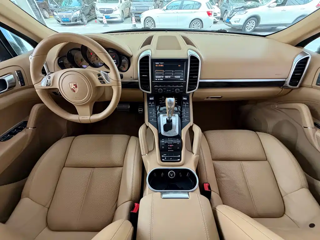Porsche Cayenne — миниатюра 6