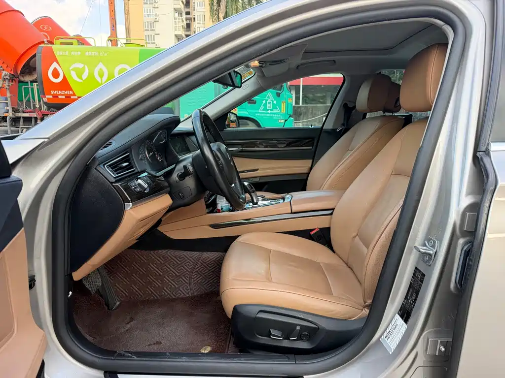 BMW 7 Series — миниатюра 5