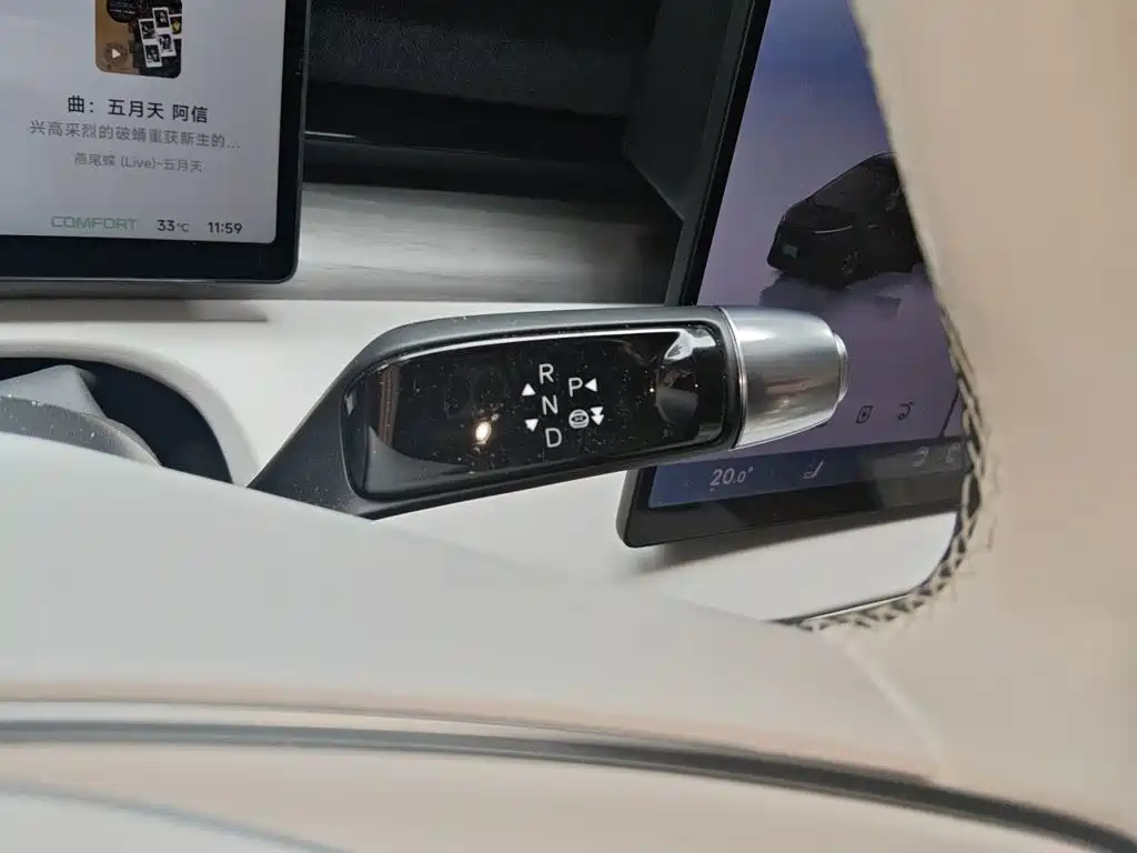 XPeng X9 — миниатюра 10