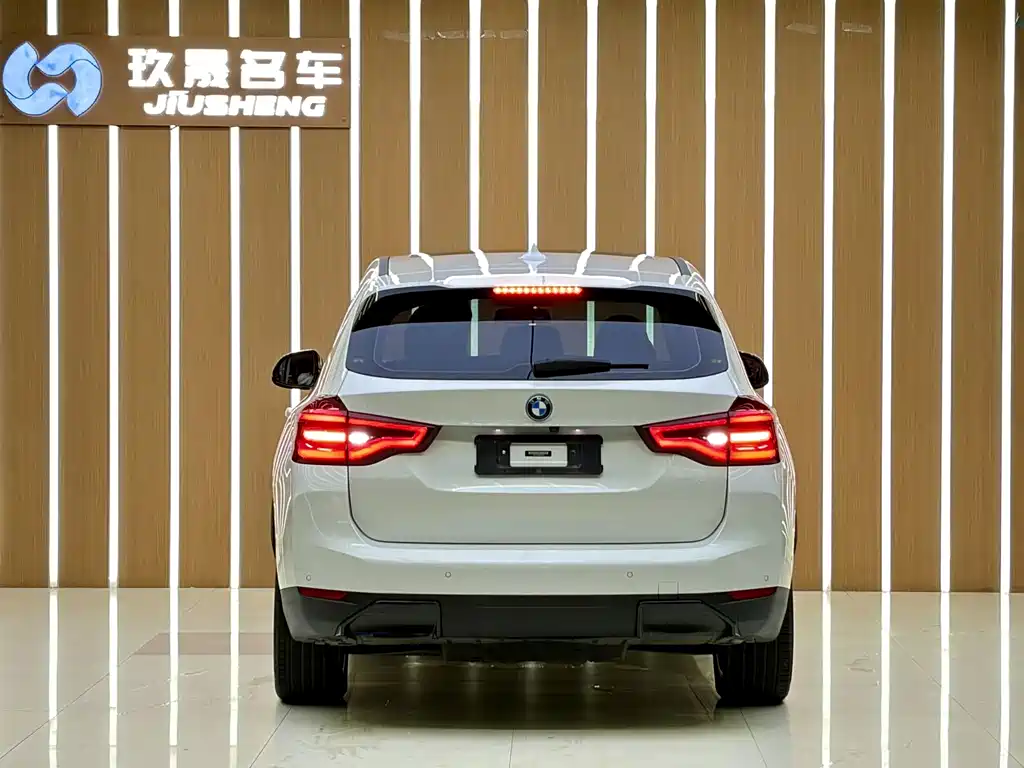 BMW iX3 — миниатюра 21