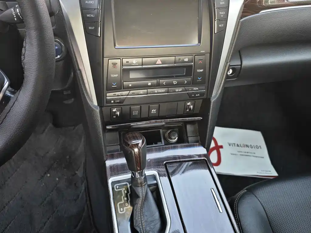 Toyota Camry — миниатюра 11