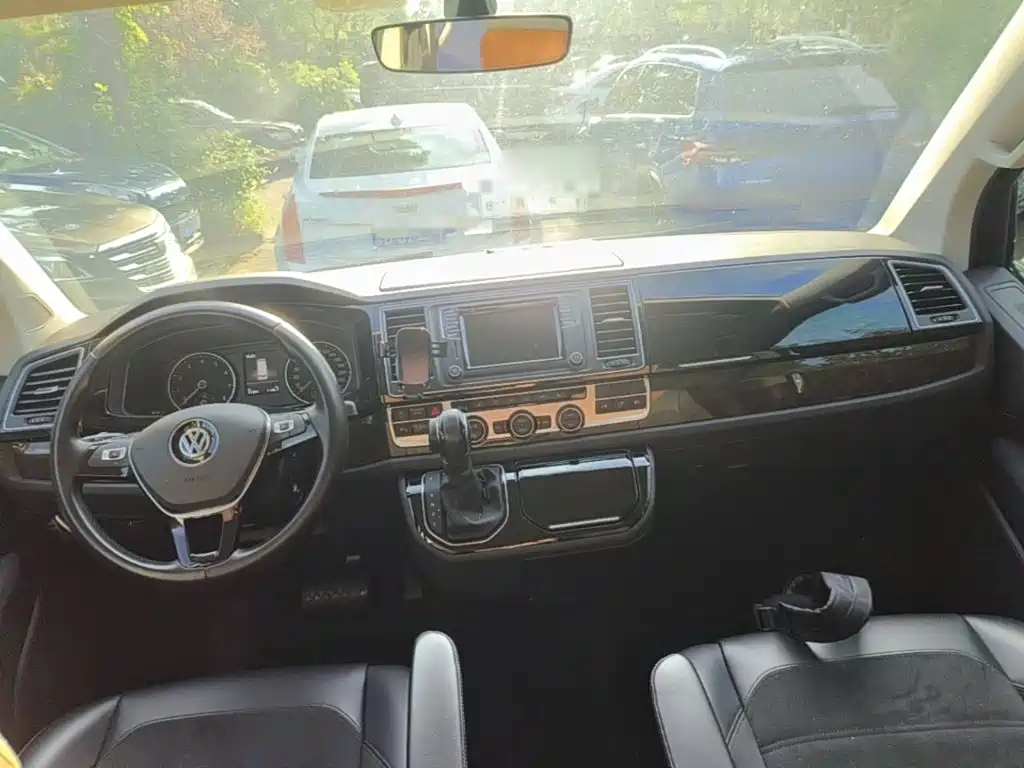 Volkswagen Multivan — миниатюра 10