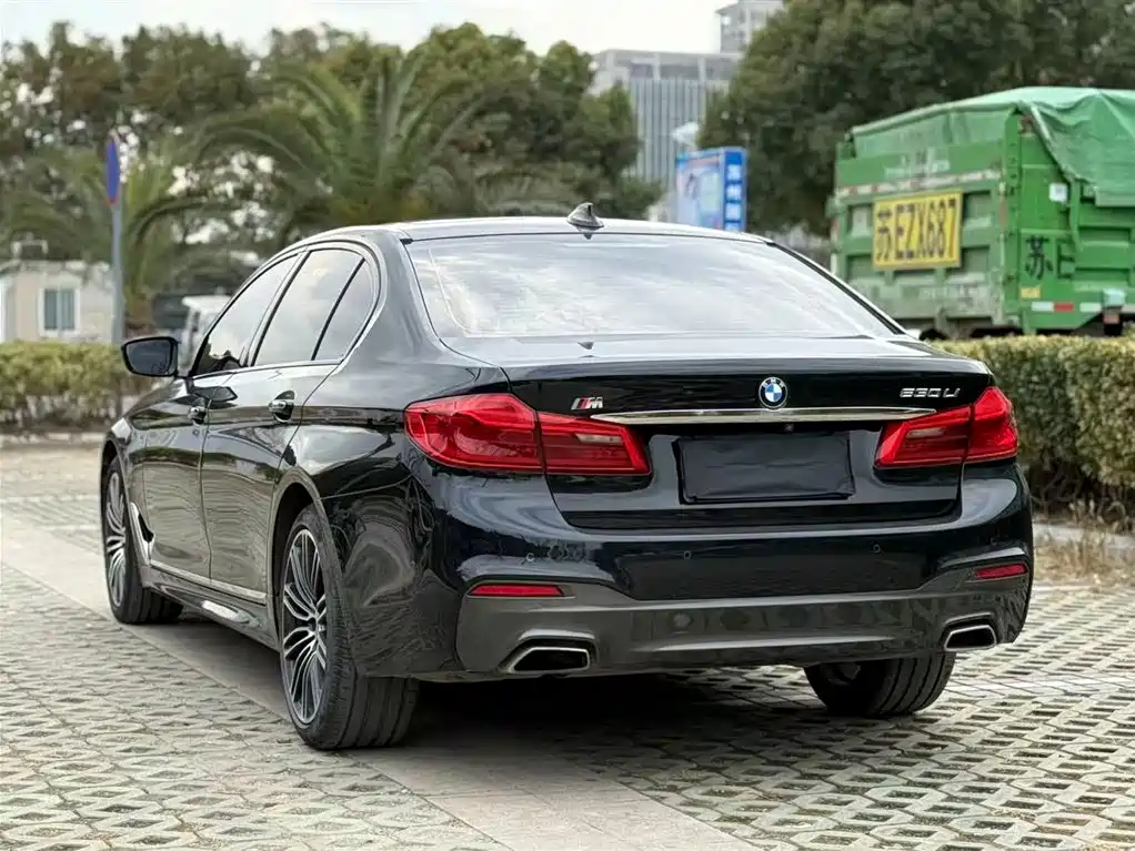 BMW 5 SERIES