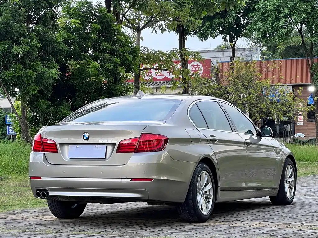 BMW 5 Series — миниатюра 6