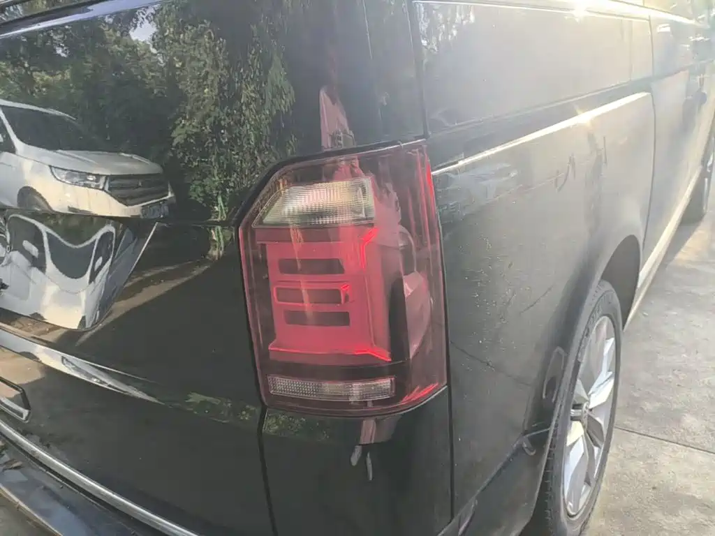 Volkswagen Multivan — миниатюра 8