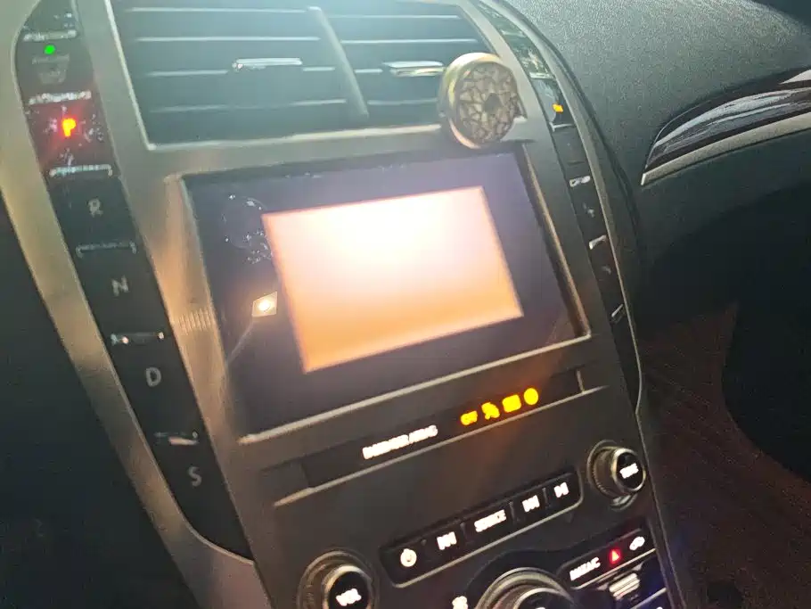 Lincoln MKZ — миниатюра 13