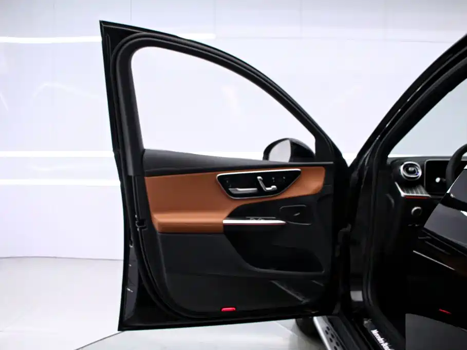 Mercedes-Benz GLC — миниатюра 12