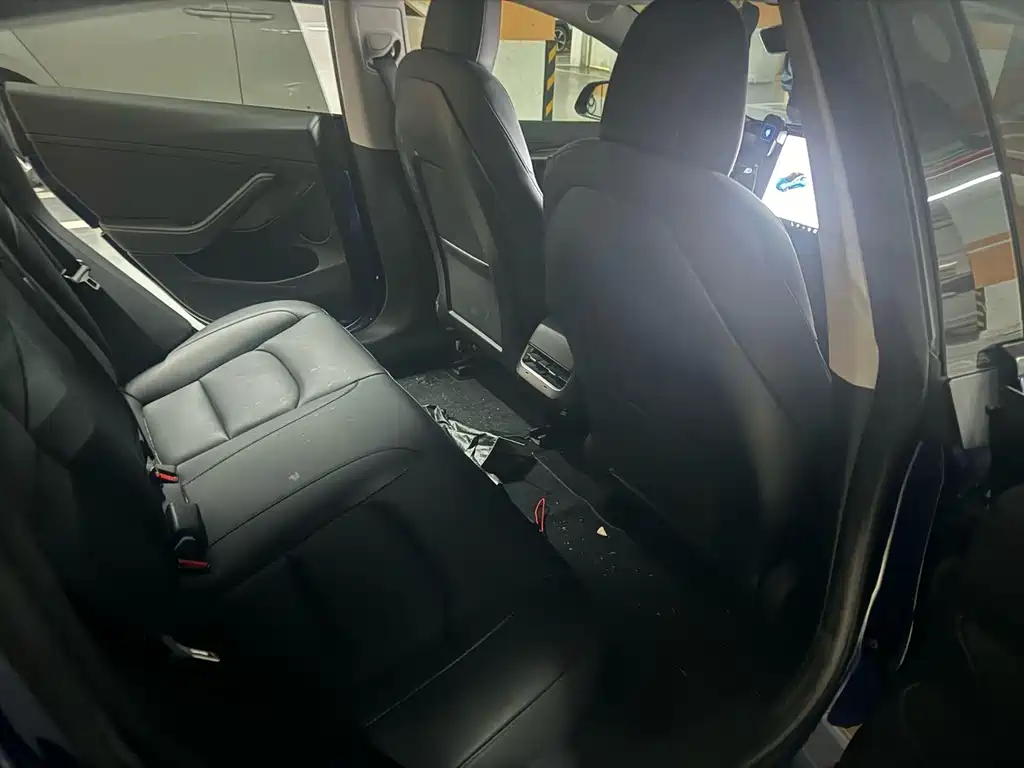 Tesla Model 3 — миниатюра 10