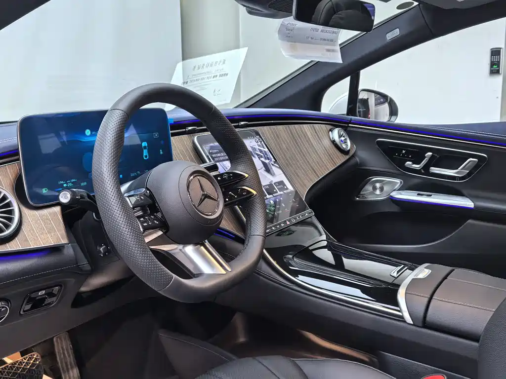 Mercedes-Benz EQE 2025 500 4MATIC Luxury