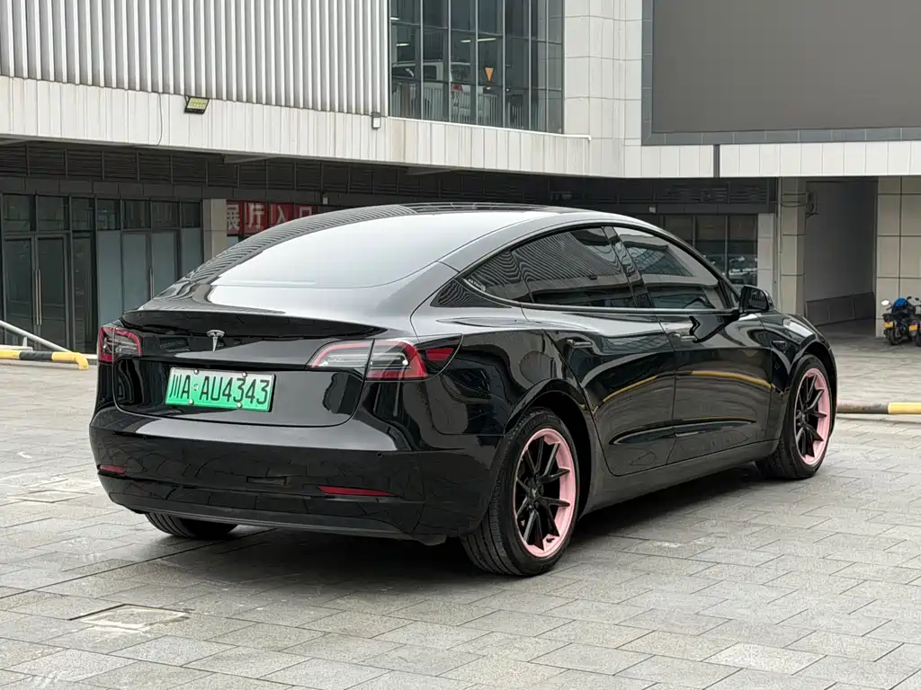 Tesla Model 3 — миниатюра 18