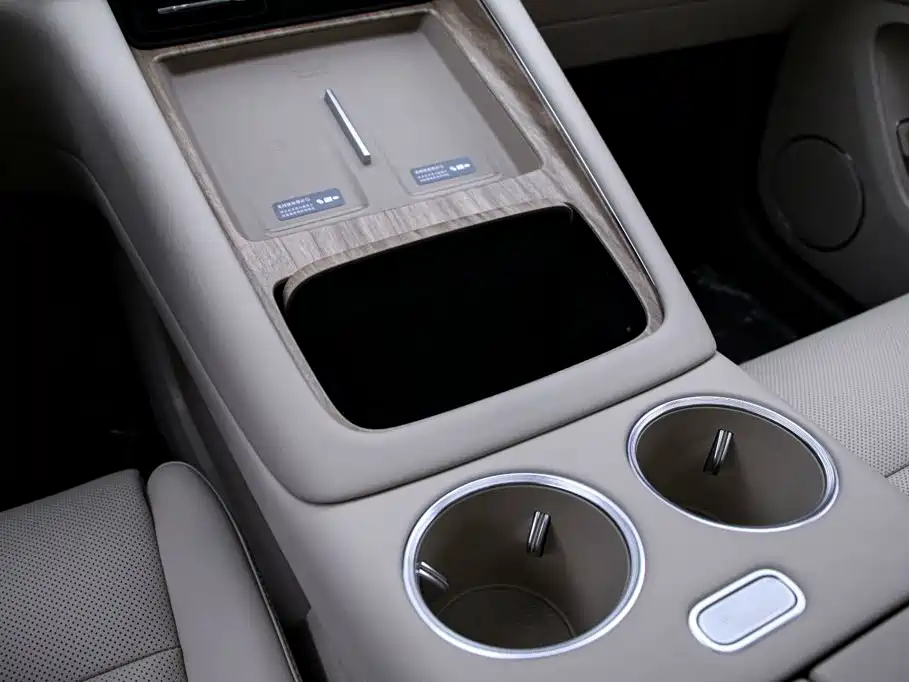 AITO AITO M6 — миниатюра 10