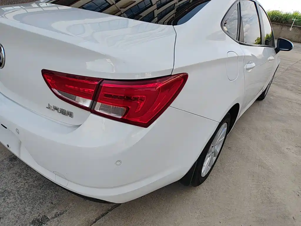 Buick Verano — миниатюра 8