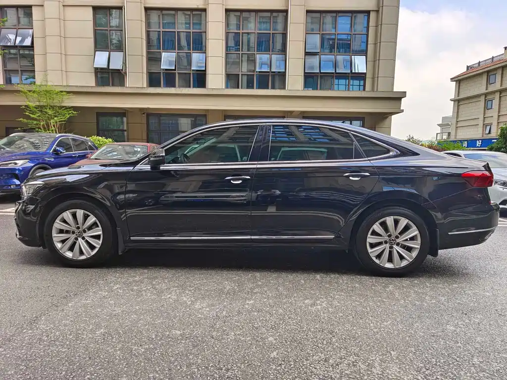 Volkswagen Passat 2021 330TSI Elite