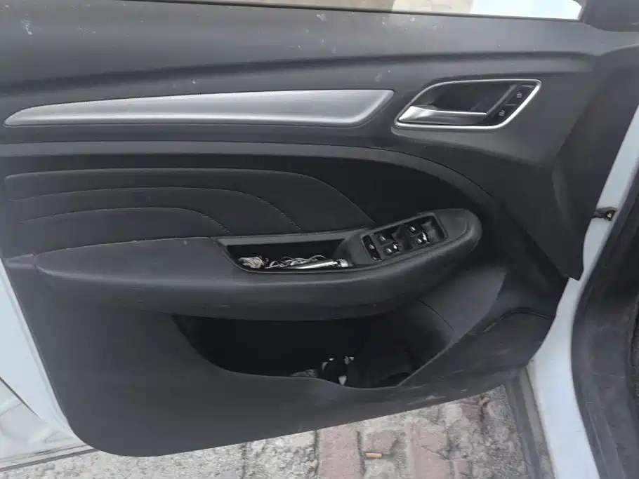 Roewe RX3 — миниатюра 7