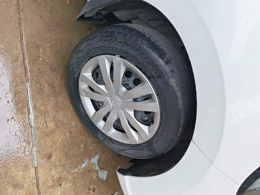 Honda Fit 1.5 л 2023 г. Белый, пробег 42699 км