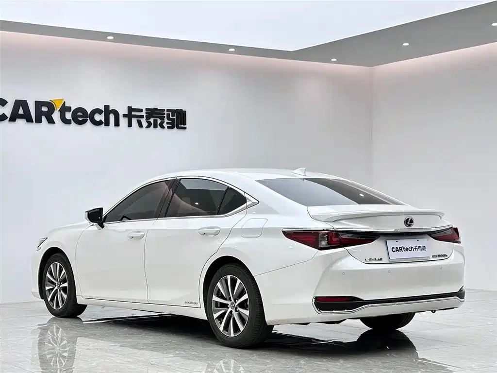 Lexus ES 2020 300h