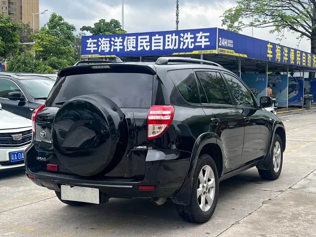 Toyota RAV4 2010 2.4L AT Luxury
