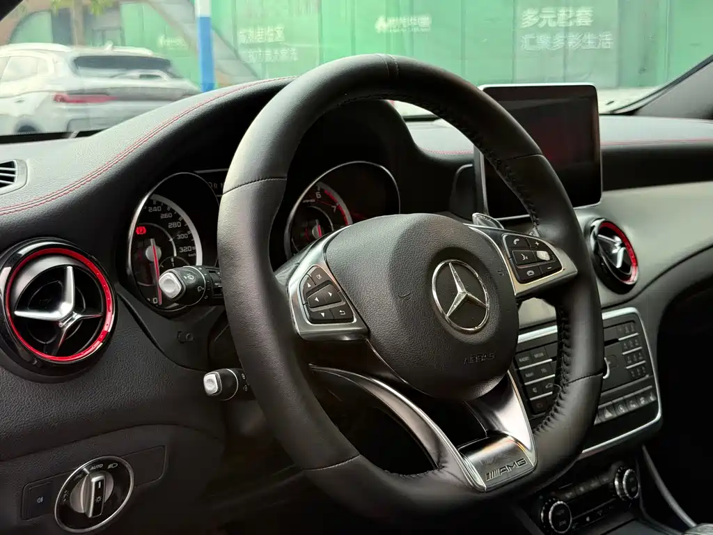 Mercedes-Benz GLA AMG — миниатюра 16