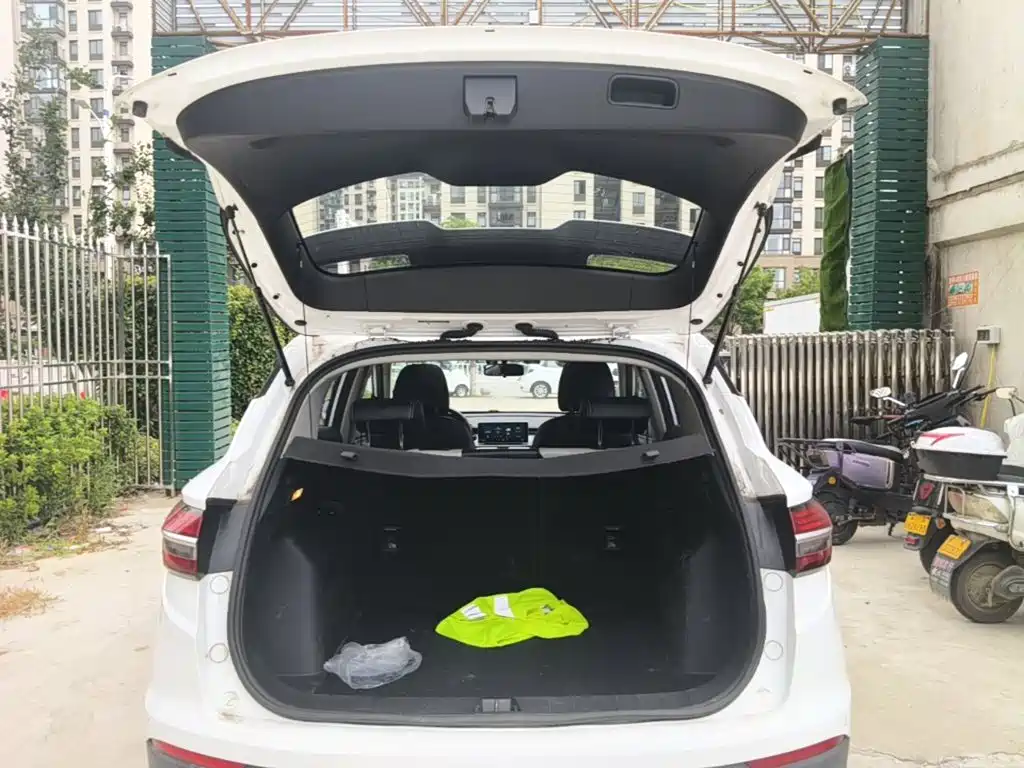 Geely Binyue — миниатюра 19