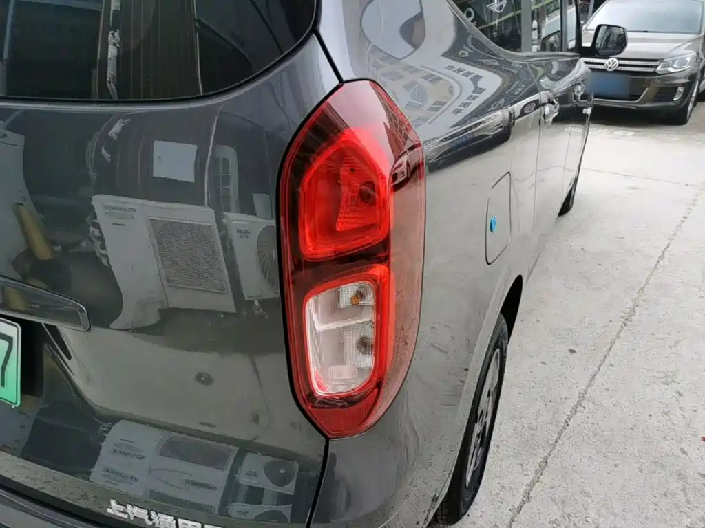 Заказать Wuling Hongguang EV 2026 года за 2 242 591 ₽  из Китая
