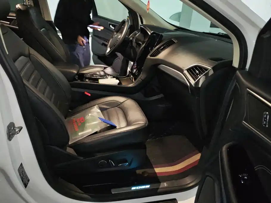 Ford Edge — миниатюра 8