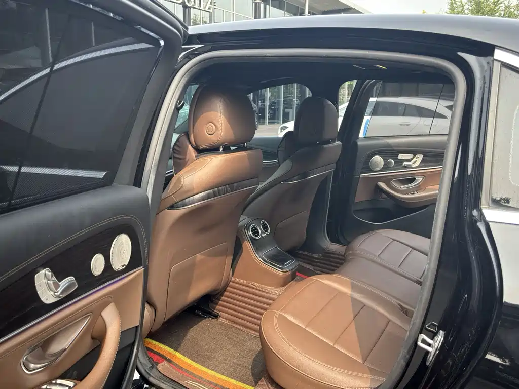 Mercedes-Benz E-Class — миниатюра 7
