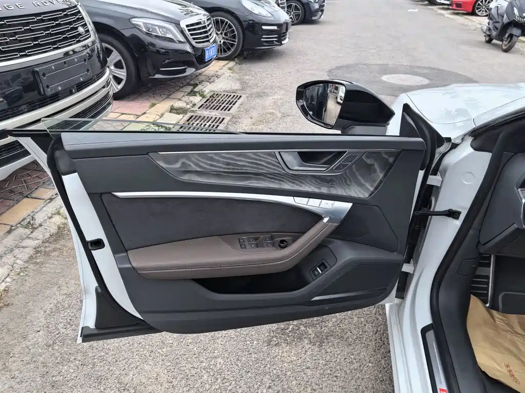 Audi A7L 2022 55 TFSI quattro S-line