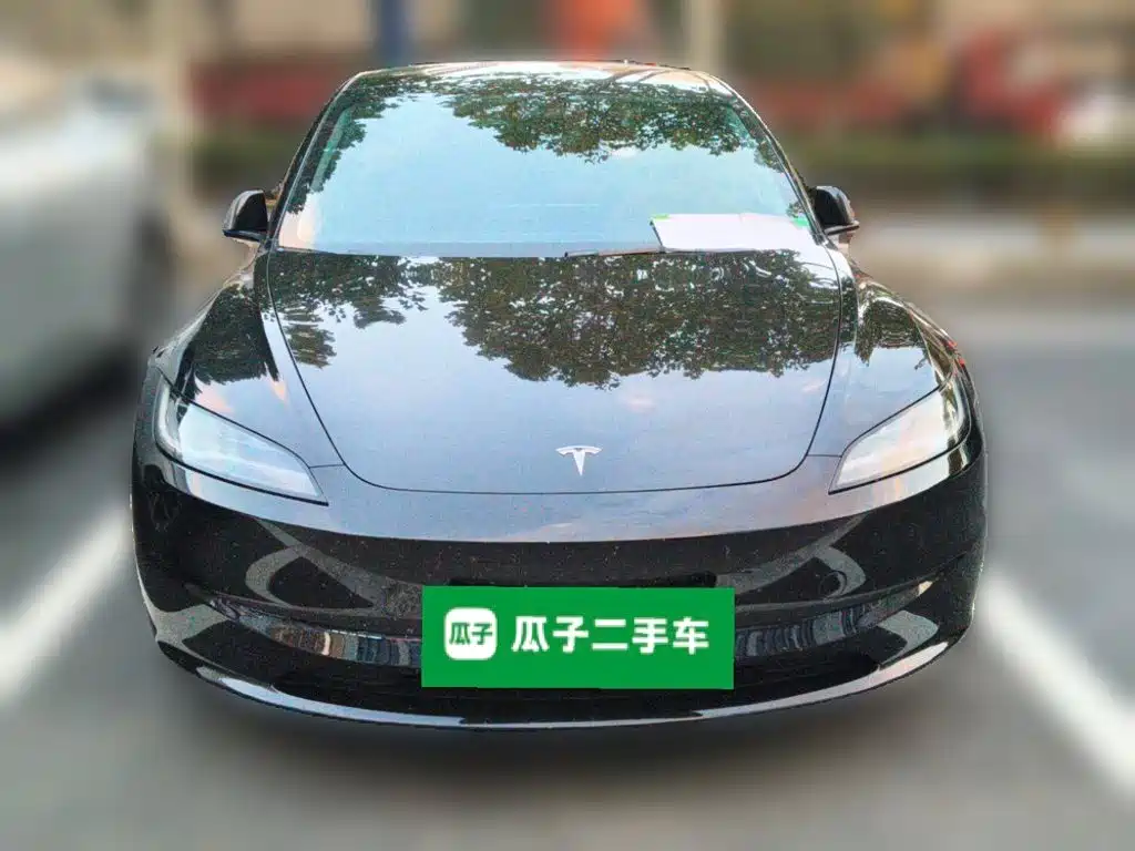 Tesla Model 3 — миниатюра 2