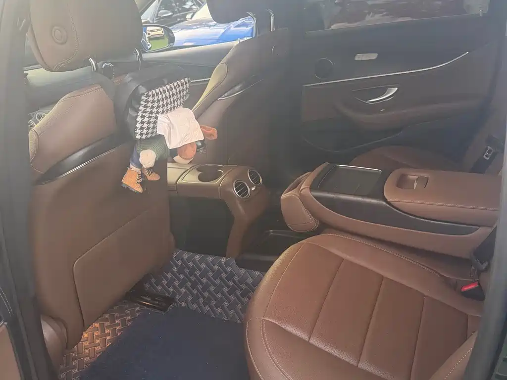 Mercedes-Benz E-Class — миниатюра 5