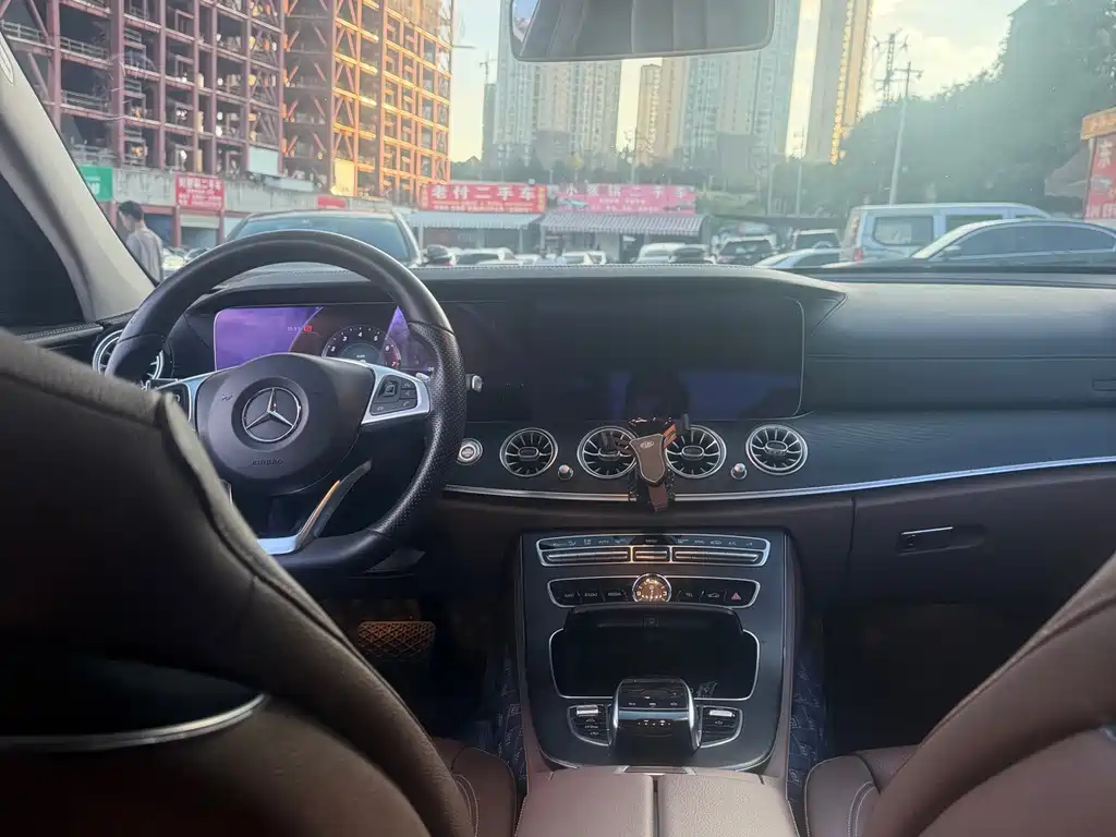 Mercedes-Benz E-Class — миниатюра 6