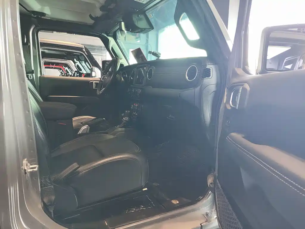 Jeep Wrangler PHEV — миниатюра 7