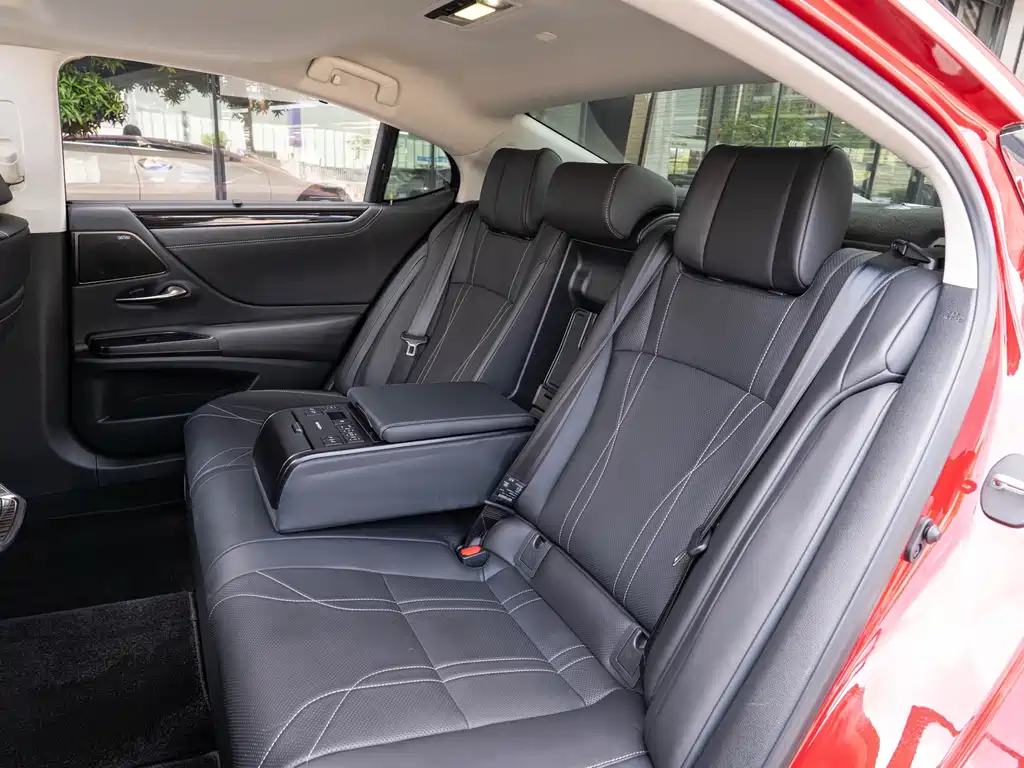 Lexus ES — миниатюра 12