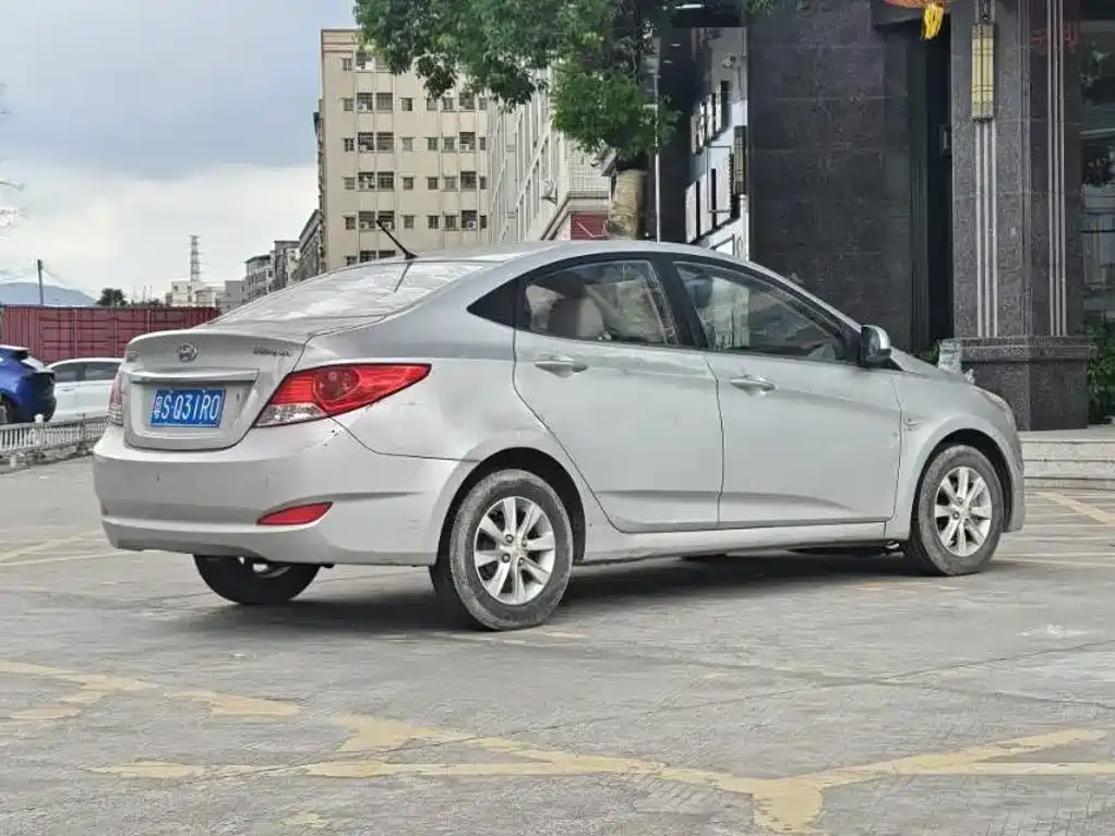 Hyundai Verna — миниатюра 4