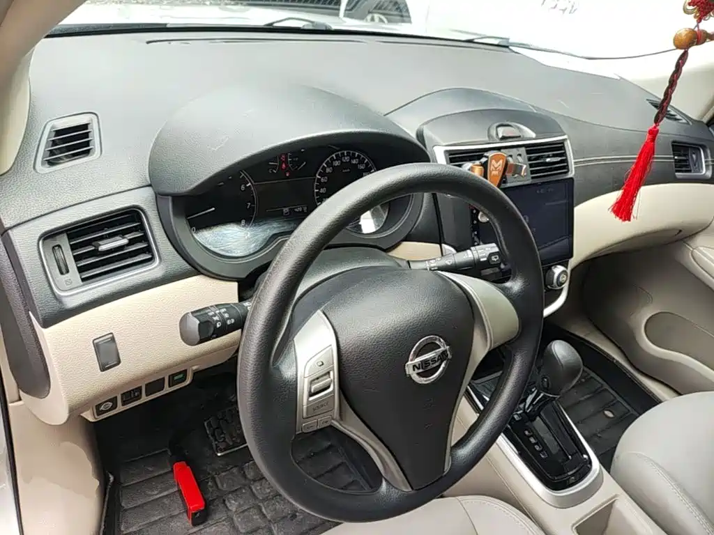 Nissan Tiida — миниатюра 10
