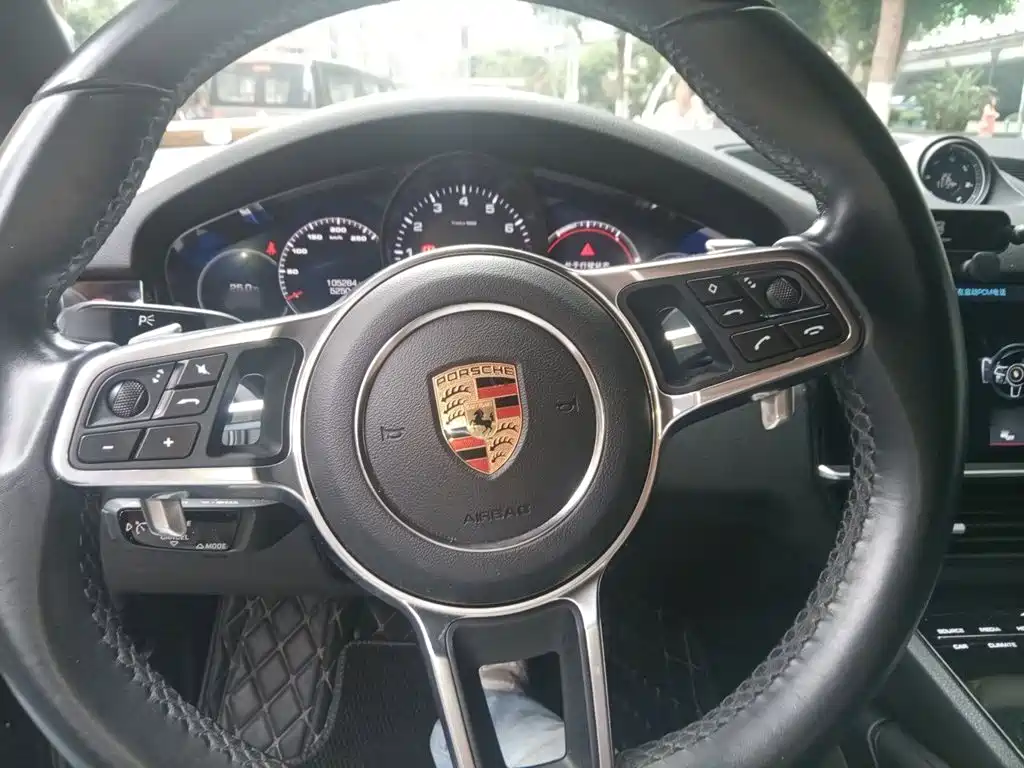Porsche Cayenne — миниатюра 11