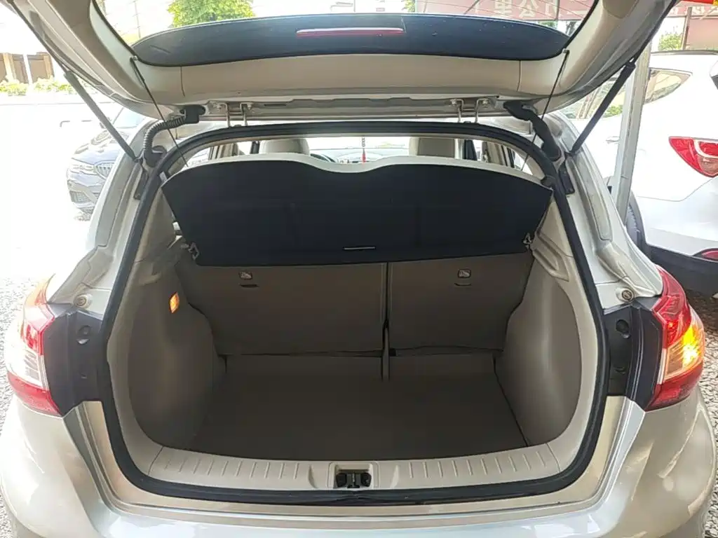 Nissan Tiida — миниатюра 19