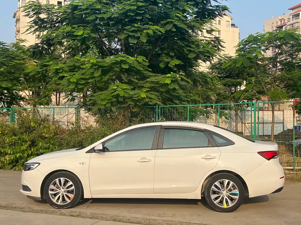 Buick Excelle — миниатюра 3