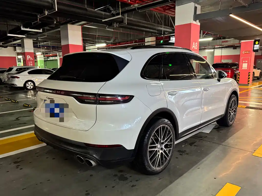Porsche Cayenne — миниатюра 5