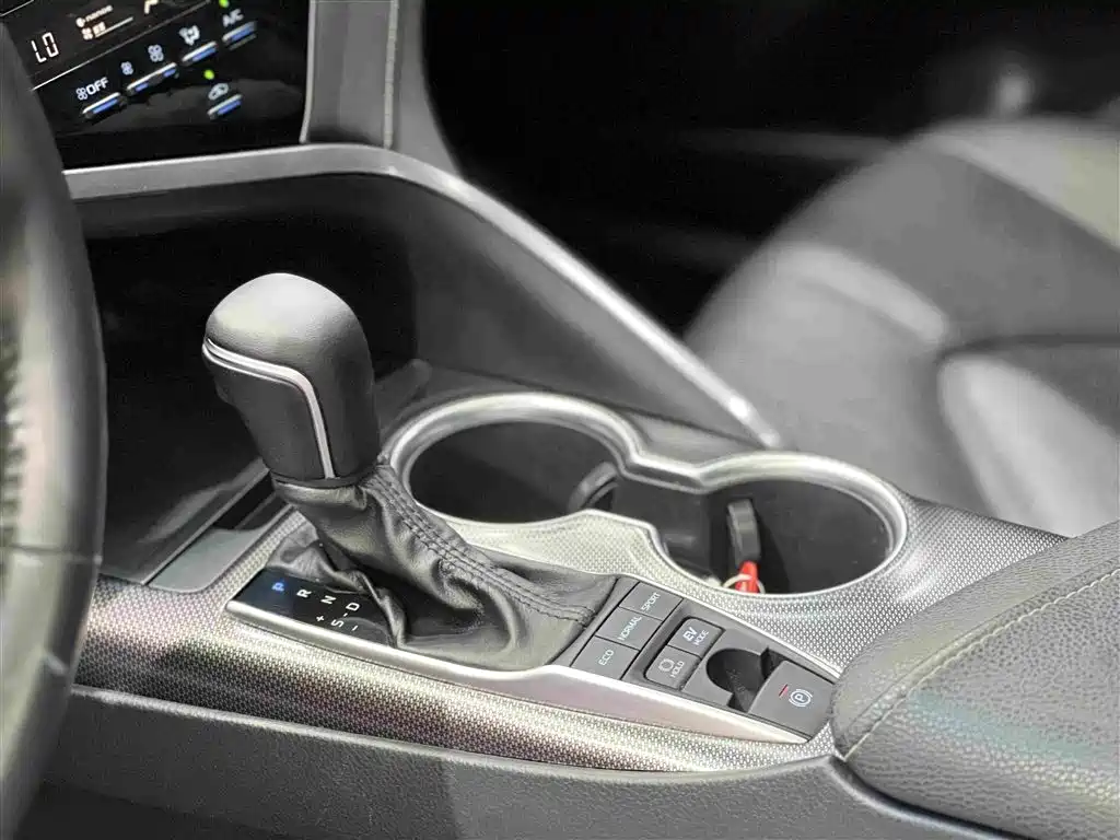 Toyota Camry 2021 2.5HS