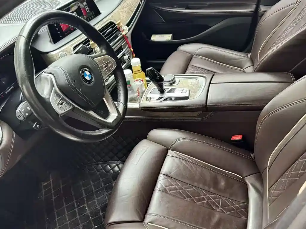 BMW 7 Series — миниатюра 3