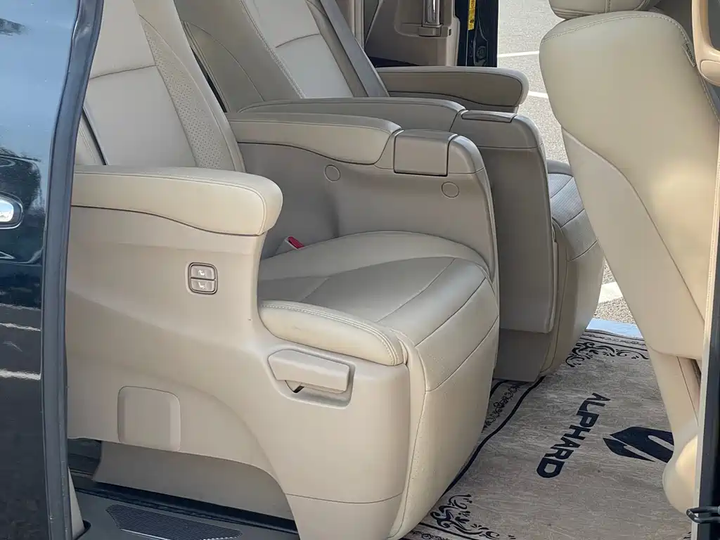 Toyota Alphard 2012 3.5L Luxury