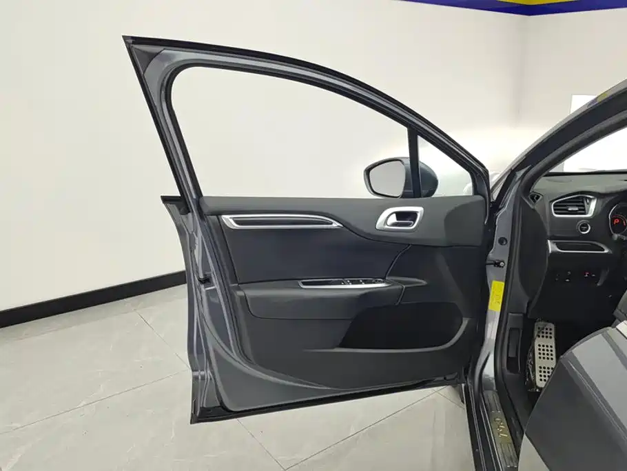 Citroen C4L — миниатюра 7