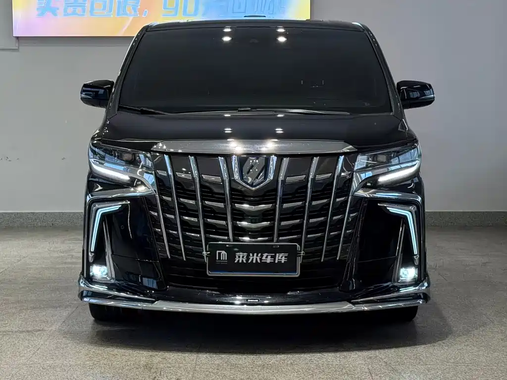 Toyota Alphard — миниатюра 2