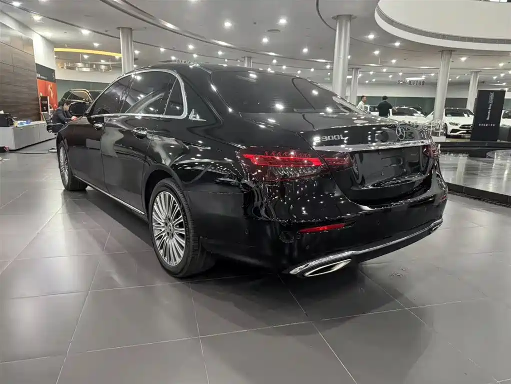 Mercedes-Benz E-Class — миниатюра 3