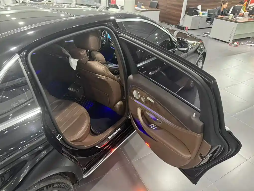 Mercedes-Benz E-Class — миниатюра 18